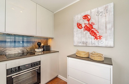 Wenningstedt-Braderup Apartment | Modern Apartment for 4 with Balcony and Pool Access