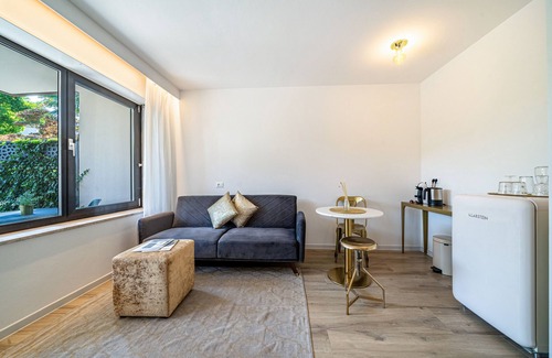 Lana Apartment | Elegant Goldfinger Unique Suite with Mountain View & Pool
