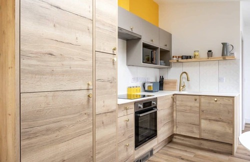 Maenporth Apartment | Elegant Apartment in Falmouth with Ocean View and Kitchen