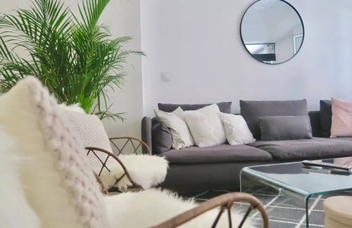 Exhibition Apartment | Modern Apartment in Valencia with Spa & Breakfast Options