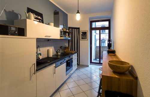 Zentrum-Nordwest Apartment | Stylish Apartment in Waldstrasse - Guest Rated 10/10