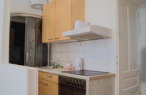 Matzleinsdorf Apartment | Stylish Downtown Apartment with Breakfast & Family Amenities