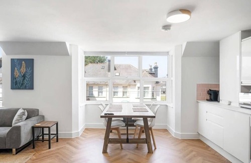 Paignton Apartment | Elegant Apartment with Ocean Views and Convenient Parking