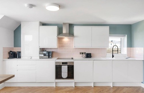 Paignton Apartment | Elegant Apartment with Ocean Views and Convenient Parking