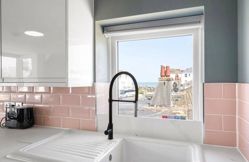 Paignton Apartment | Elegant Apartment with Ocean Views and Convenient Parking