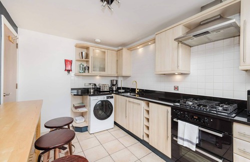 Old Town Apartment | Stylish JOIVY Cool Space: 3-Bed Apt with Balcony & Parking