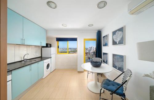 Praia da Rocha Apartment | Stylish Oceanfront Apartment with Scenic Views and Aircon