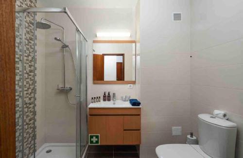 Praia da Rocha Apartment | Stylish Oceanfront Apartment with Scenic Views and Aircon