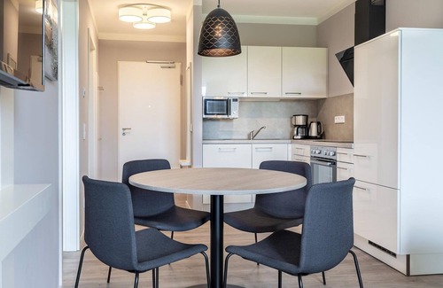 Alt-Travemunde/Ronnau Apartment | Modern Godewindpark Apartment Near Park & Baltic Sea