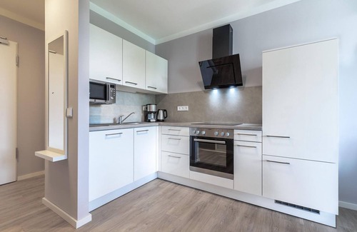 Alt-Travemunde/Ronnau Apartment | Modern Godewindpark Apartment Near Park & Baltic Sea