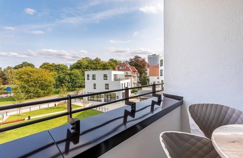 Alt-Travemunde/Ronnau Apartment | Modern Godewindpark Apartment Near Park & Baltic Sea