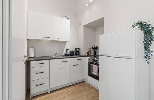 Wahring Apartment | Modern Apartments with Kitchen Near AKH