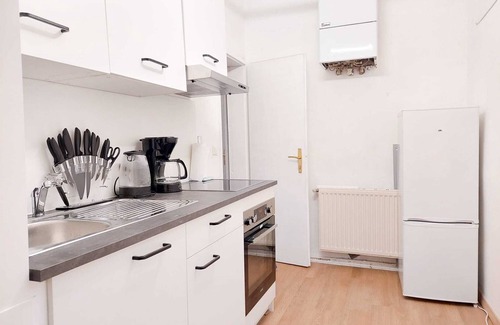 Wahring Apartment | Modern Apartments with Kitchen Near AKH
