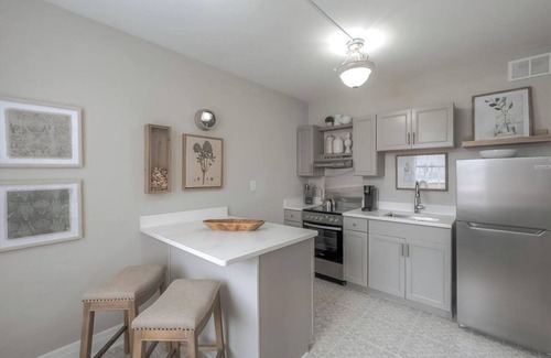 Frankfort Apartment | Stylish Apt/Amenity driven and PRIME Location
