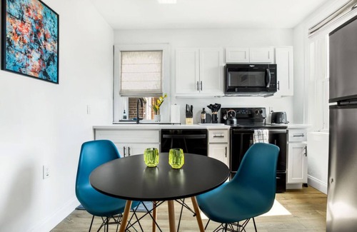 St. Louis Apartment | Family-Friendly Stay Near STL Attractions with Kitchen Access
