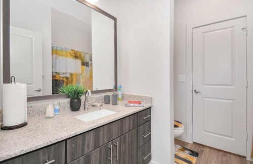 George Bush Park/Eldridge Apartment | Modern Poolside Apartment with Wi-Fi and Parking Access