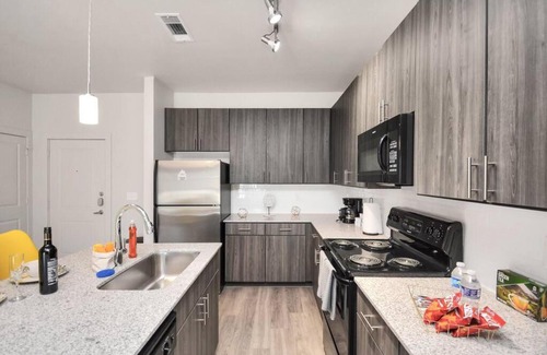George Bush Park/Eldridge Apartment | Modern Poolside Apartment with Wi-Fi and Parking Access