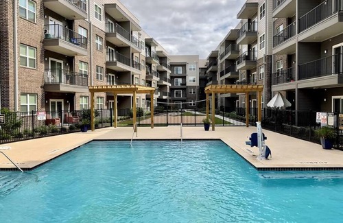 George Bush Park/Eldridge Apartment | Modern Poolside Apartment with Wi-Fi and Parking Access