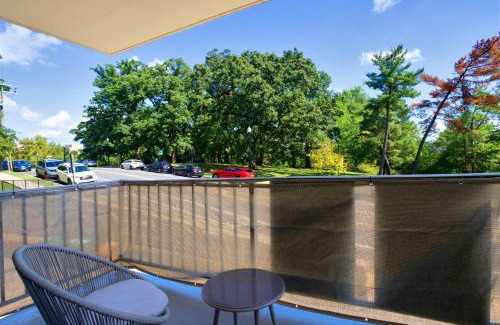 Court House Apartment | Stylish Apt Steps from Barton Park