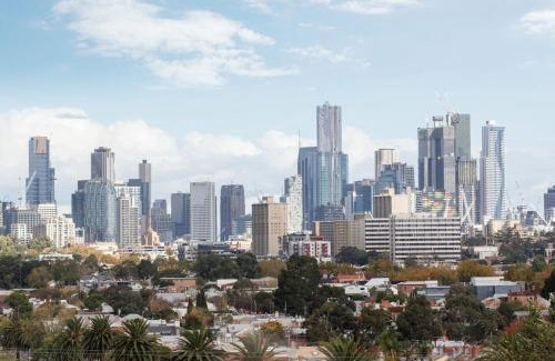 Brunswick East Apartment | Stylish Apartment with Rooftop Views and Hot Tub