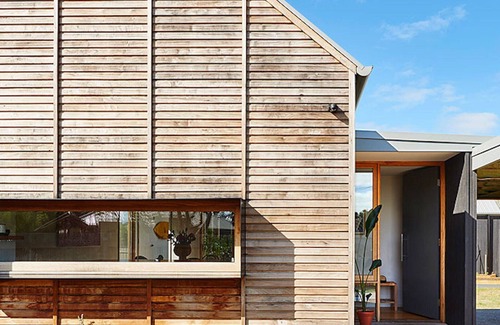 Barwon Heads House | Stylish Pet-Friendly Retreat with River Views and Breakfast