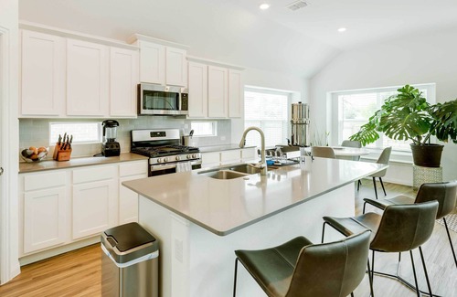 Manchaca House | Stylish Austin Home w/ Yard: 13 Mi to Downtown!