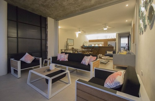Dzemul Apartment | Chic Beach Apartment with Ocean View and Pool Access