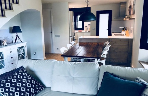 Cubelles House | Stylish Beach House: 9/10 Rated, Steps from the Sea