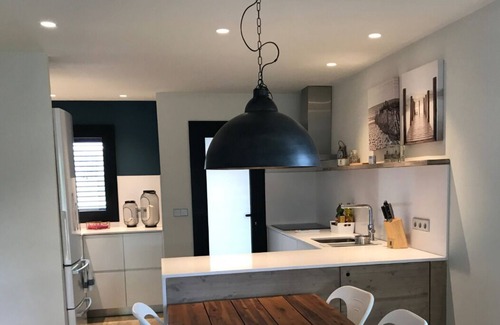 Cubelles House | Stylish Beach House: 9/10 Rated, Steps from the Sea