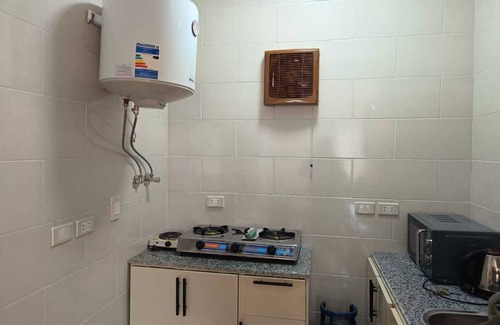 Al-Khalifa Apartment | Stylish Bedroom Apartment. Secure Compound Luxury Furnishings & Spacious Rooftop