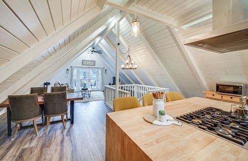 Geneva Cottage | Stylish Bellingham Home with Lake and Mountain Views