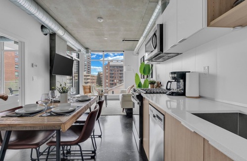 Connaught Condo | Stylish Beltline 1BR w/Parking