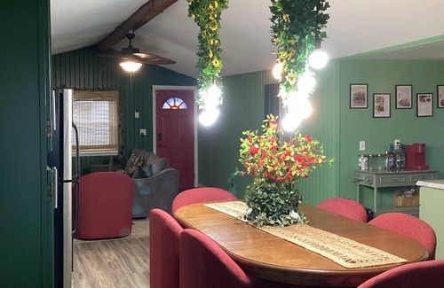 Bass Lake Cottage | Guest Rated 9.8: Stylish BOHO Cottage at Bass Lake