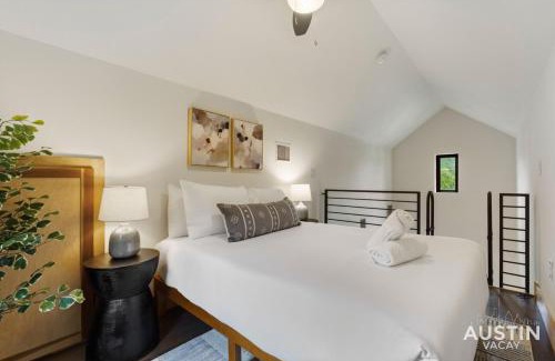 Montopolis House | Trendy Boho Loft with Free Parking and King Bed