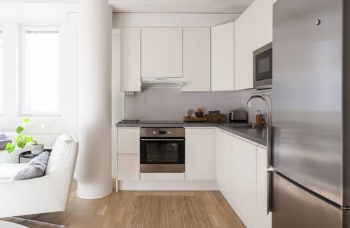 Hietalahti Apartment | Modern 42m2 Studio with Balcony & Spa Amenities