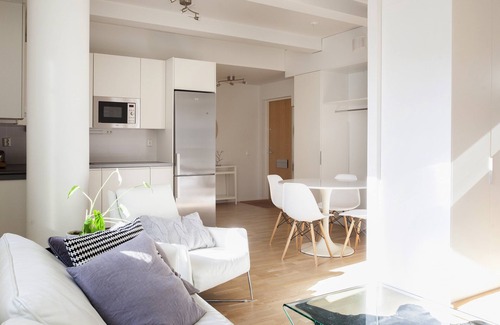 Hietalahti Apartment | Modern 42m2 Studio with Balcony & Spa Amenities