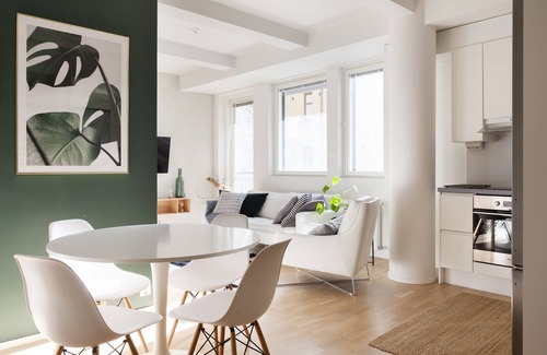 Hietalahti Apartment | Modern 42m2 Studio with Balcony & Spa Amenities