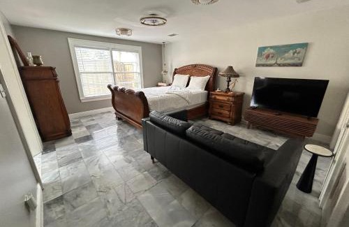 Avondale Apartment | Perfect Bungalow Close to Dining, Parks & Entertainment
