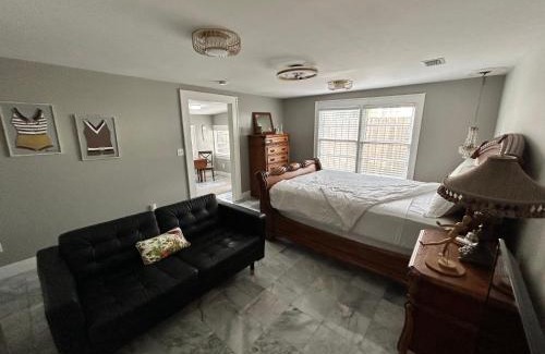 Avondale Apartment | Perfect Bungalow Close to Dining, Parks & Entertainment