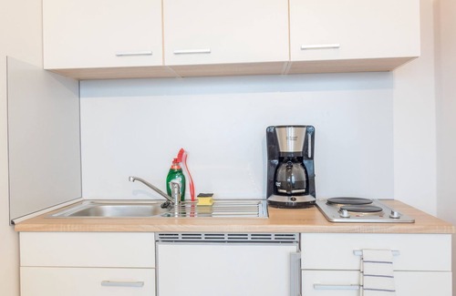 Nordviertel Apartment | Modern Business Apartment Near University and HBF