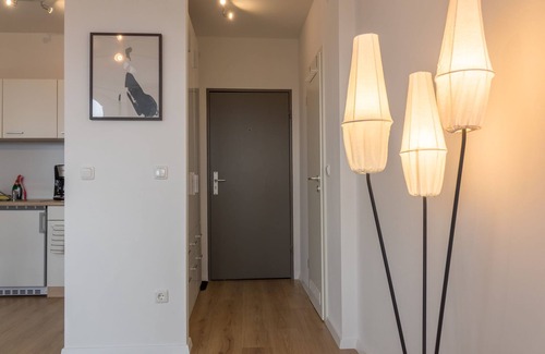 Nordviertel Apartment | Modern Business Apartment Near University and HBF