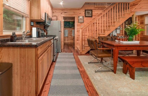 Burks Fork Cabin | Pet-Friendly Retreat: Stylish Cabin by Wineries & Parkway