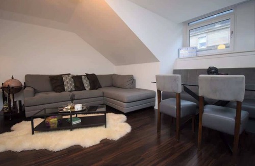 City Centre Glasgow Apartment | Stylish Central Flat George Sq