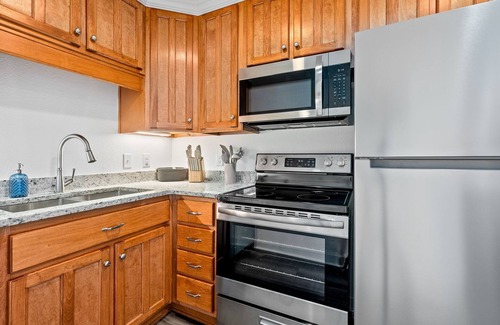 Auburn Condo | Stylish & Centrally-Located 2 bed/2 bath Condo in Auburn, AL
