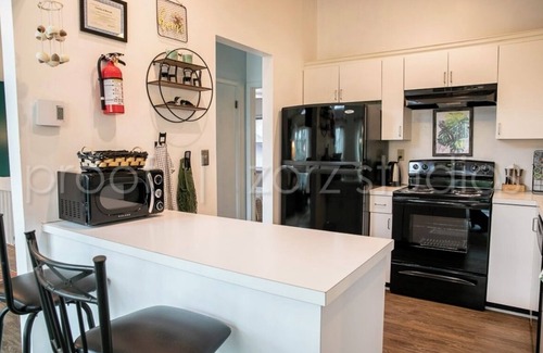 East Stroudsburg Ski Chalet | Elegant Chalet Retreat with Sauna & Lake View in Bushkill