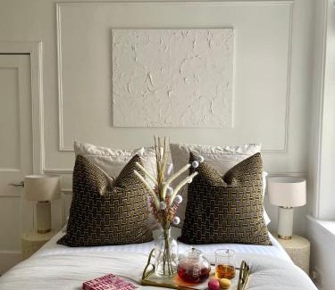 Perth Apartment | Trendy Central Apartment with Hot Tub, Rated 9/10 by Guests