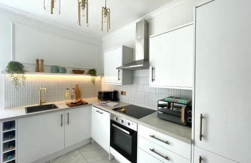 Perth Apartment | Trendy Central Apartment with Hot Tub, Rated 9/10 by Guests