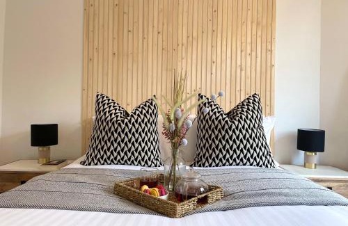 Perth Apartment | Trendy Central Apartment with Hot Tub, Rated 9/10 by Guests