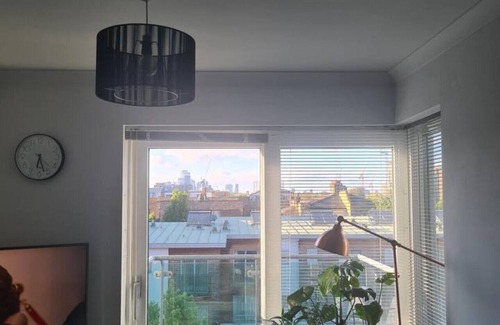 Peckham Apartment | Stylish Chic Retreat: 1-bed, Near Canary Wharf