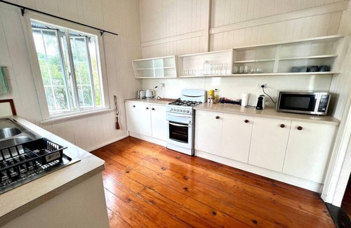 Hermit Park Apartment | Premier City Fringe 2 Bedroom Unit with Breakfast Included